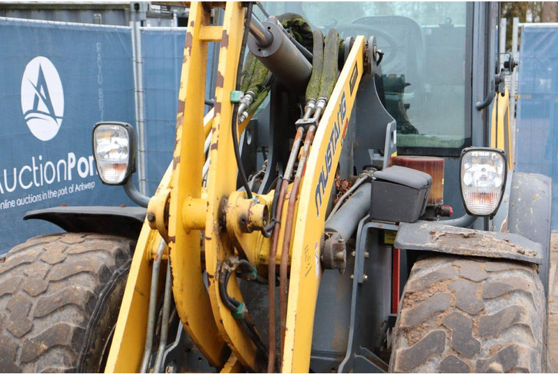 Chargeuse sur pneus Mustang AL 708