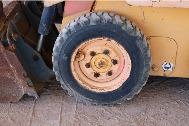 Chargeuse sur pneus Mustang SL2012