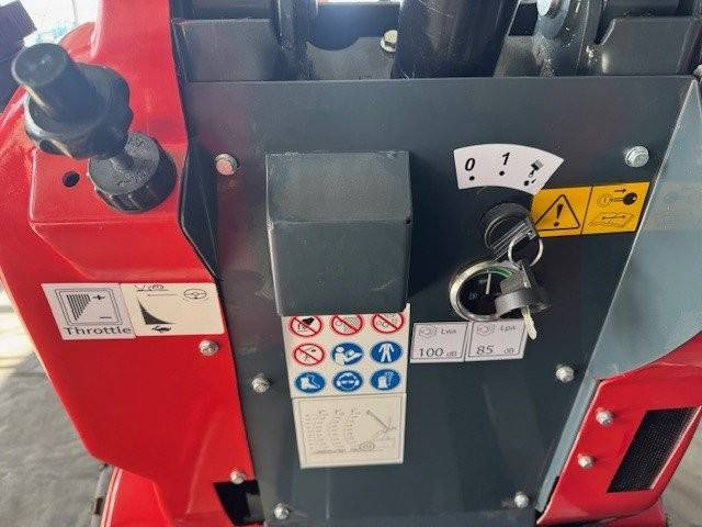 Chargeuse sur pneus NM-SLD280