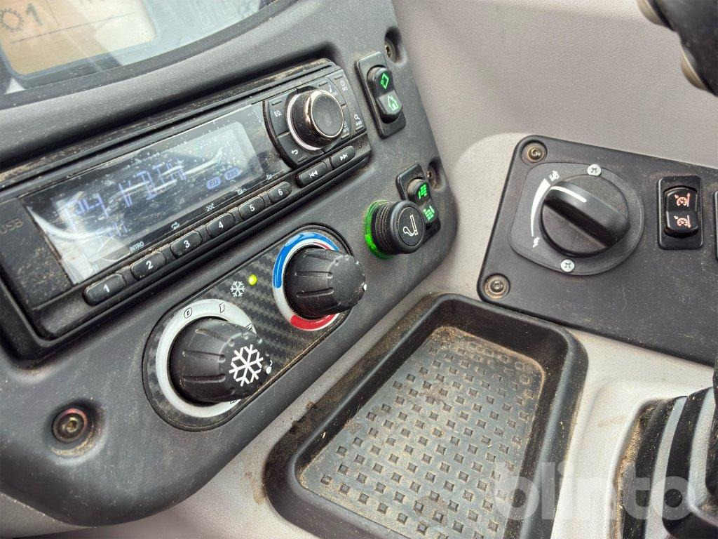 Chargeuse sur pneus New Holland W80 C