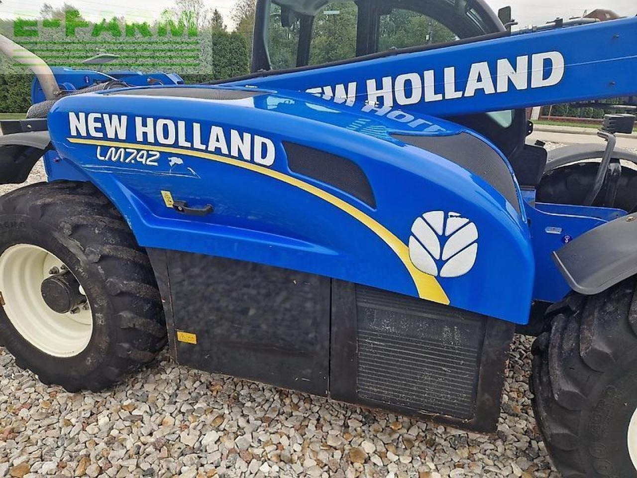 Chargeuse sur pneus New Holland lm 7.42
