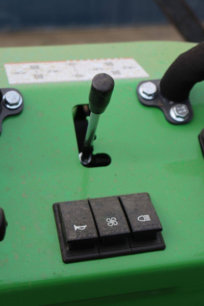 Chargeuse sur pneus Nycheki SK-K105