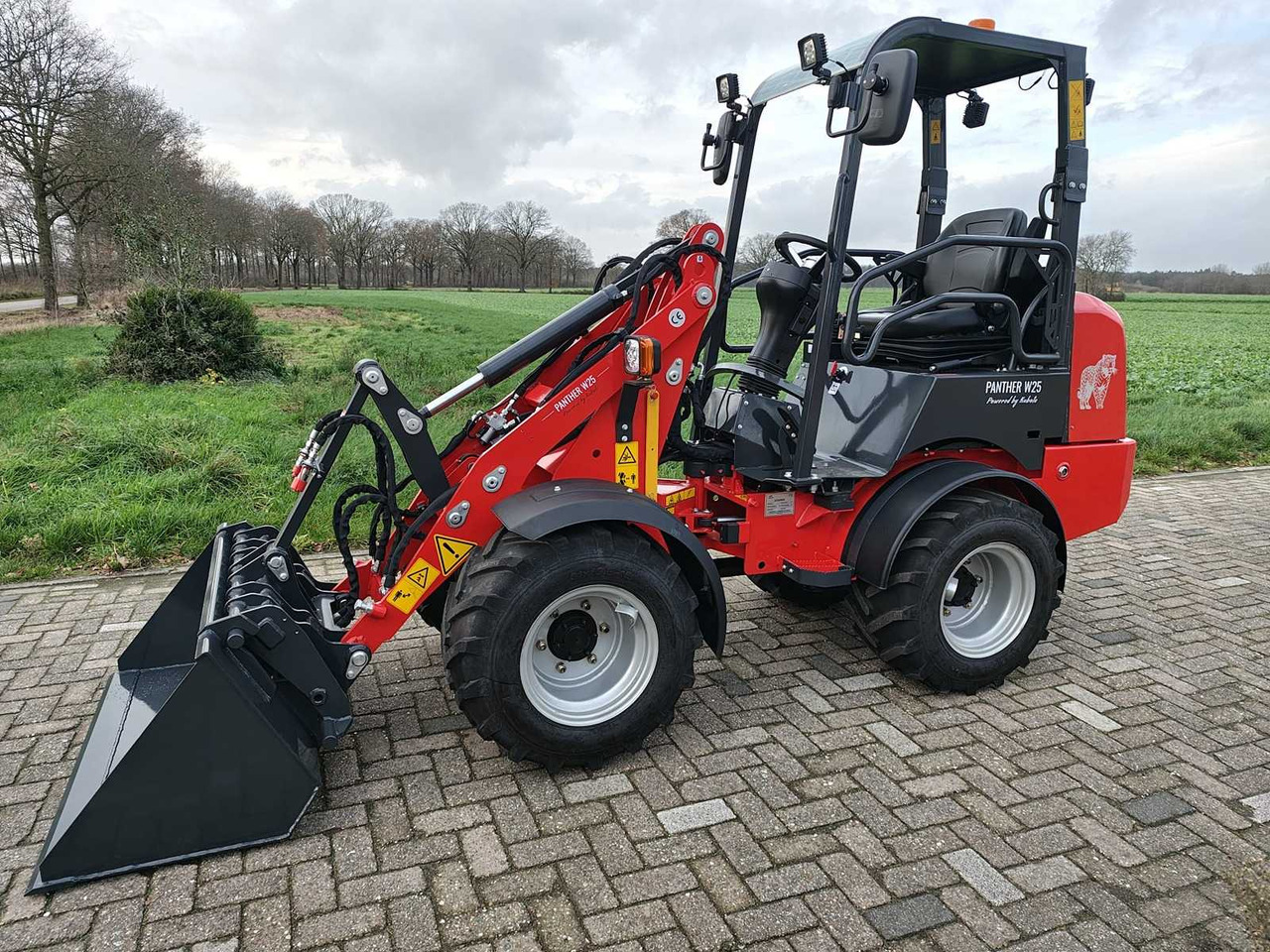 Chargeuse sur pneus PANTHER W25 MINILOADER