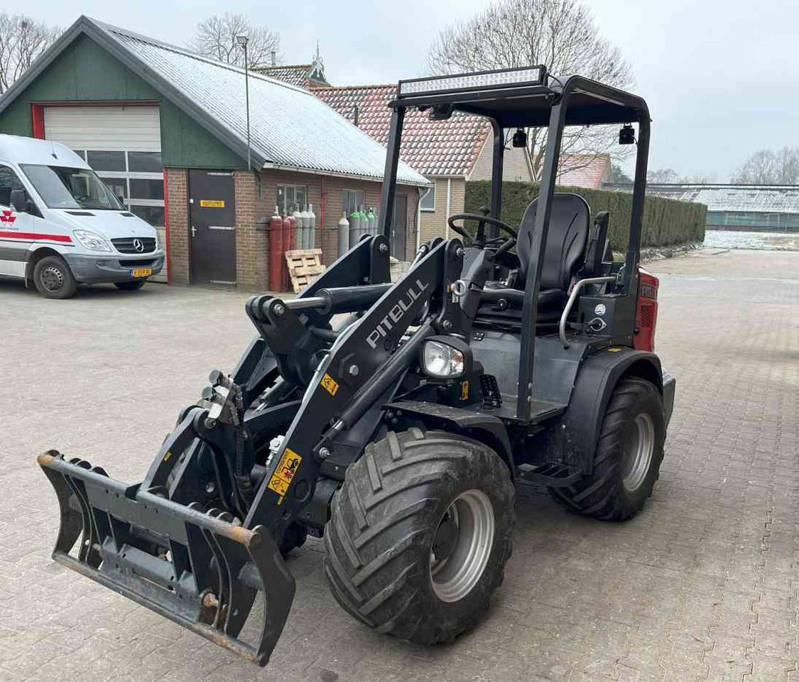 Chargeuse sur pneus Pitbull X27-45CRT Minishovel