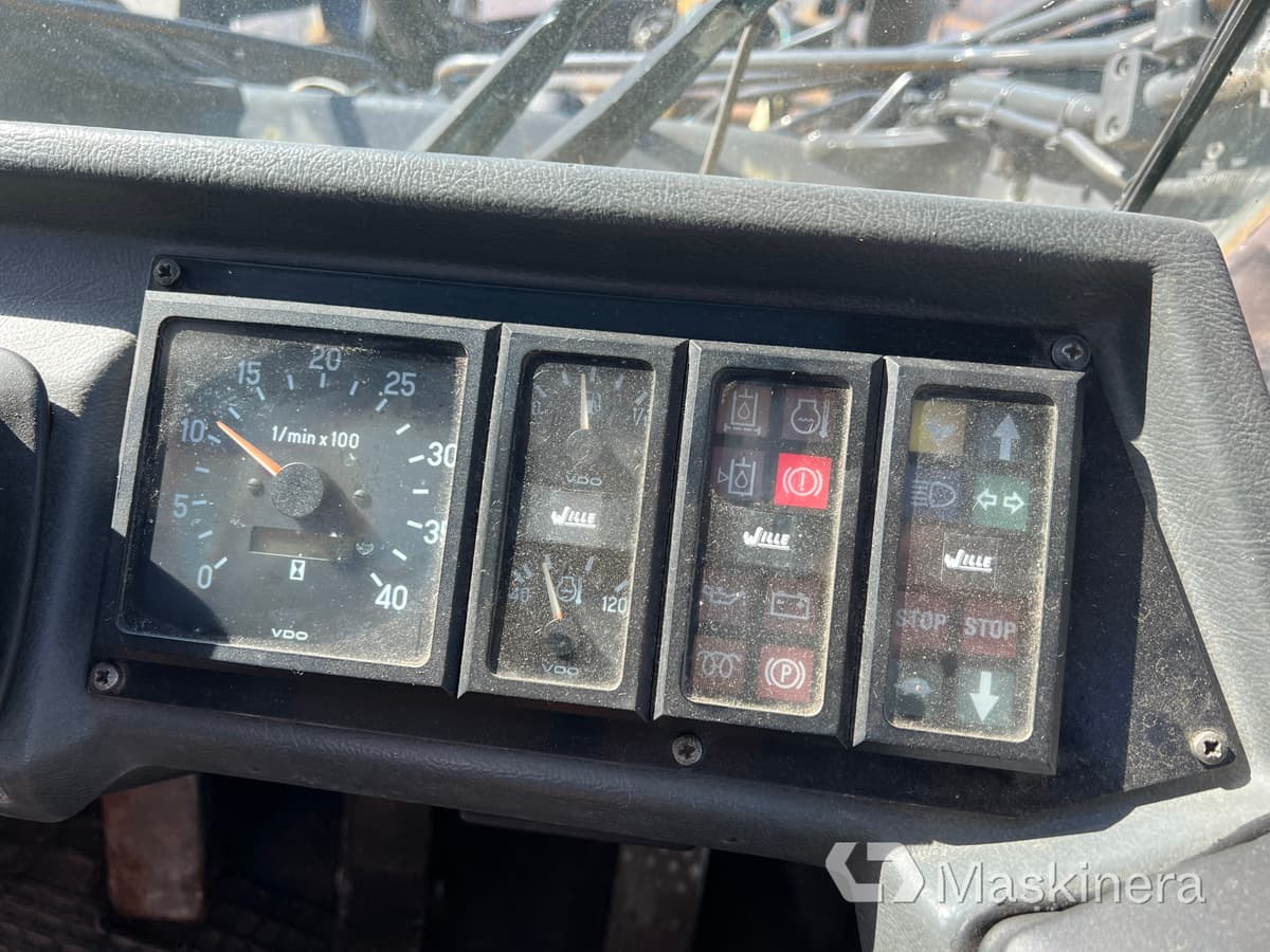 Chargeuse sur pneus Redskapsbärare Wille 655 med vikplog