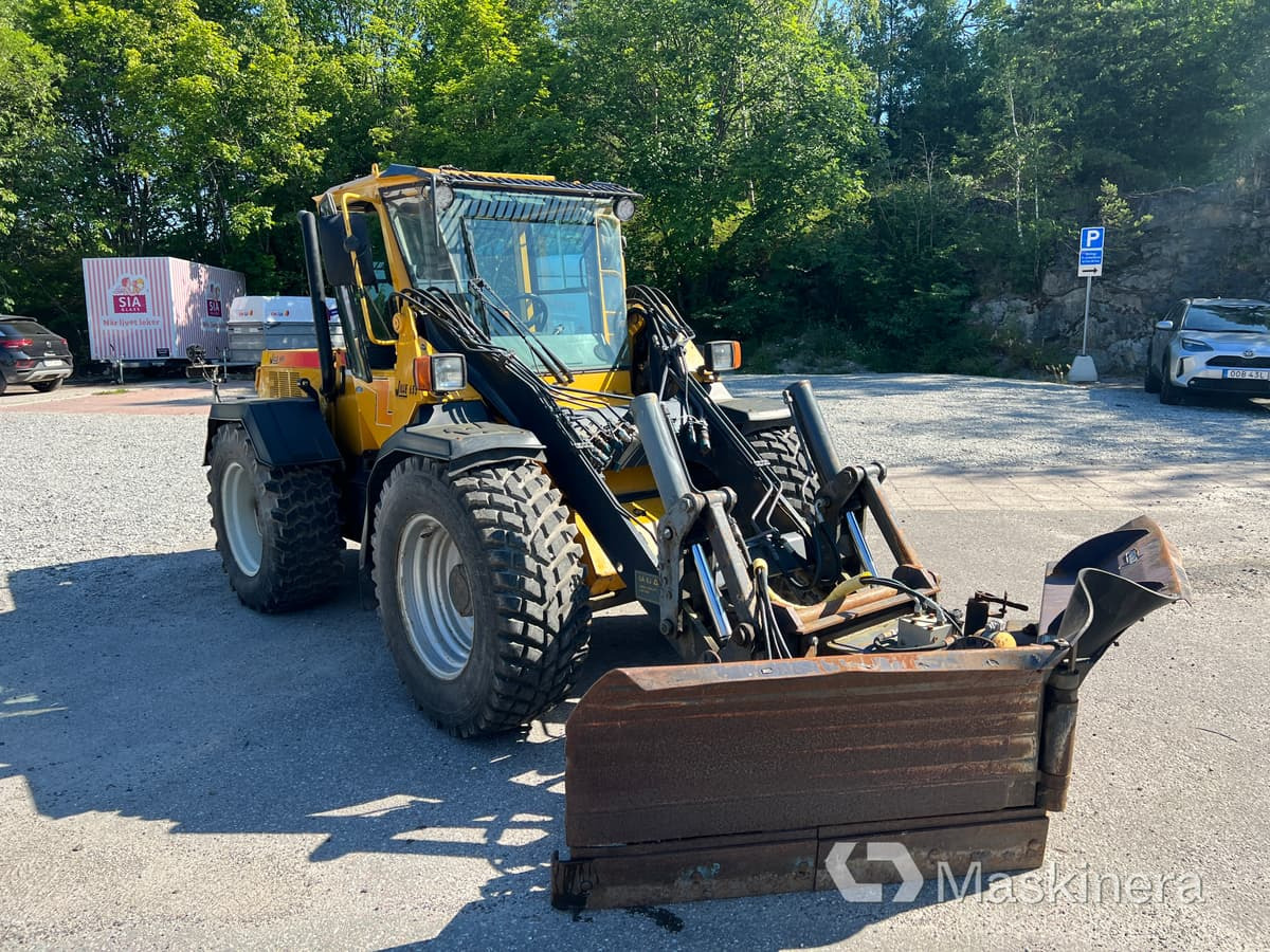 Chargeuse sur pneus Redskapsbärare Wille 655 med vikplog