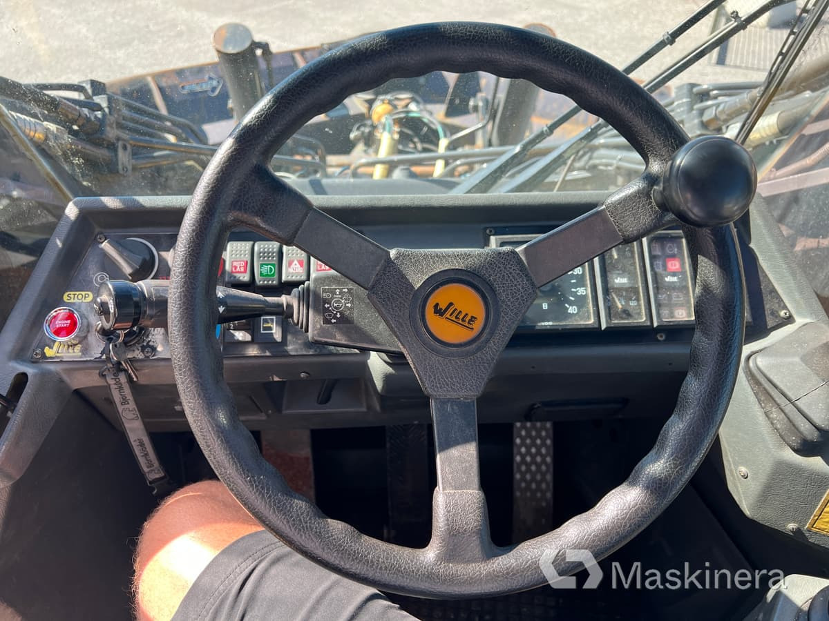 Chargeuse sur pneus Redskapsbärare Wille 655 med vikplog