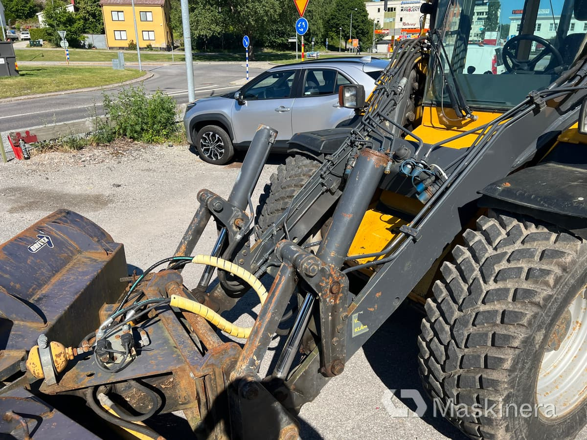 Chargeuse sur pneus Redskapsbärare Wille 655 med vikplog