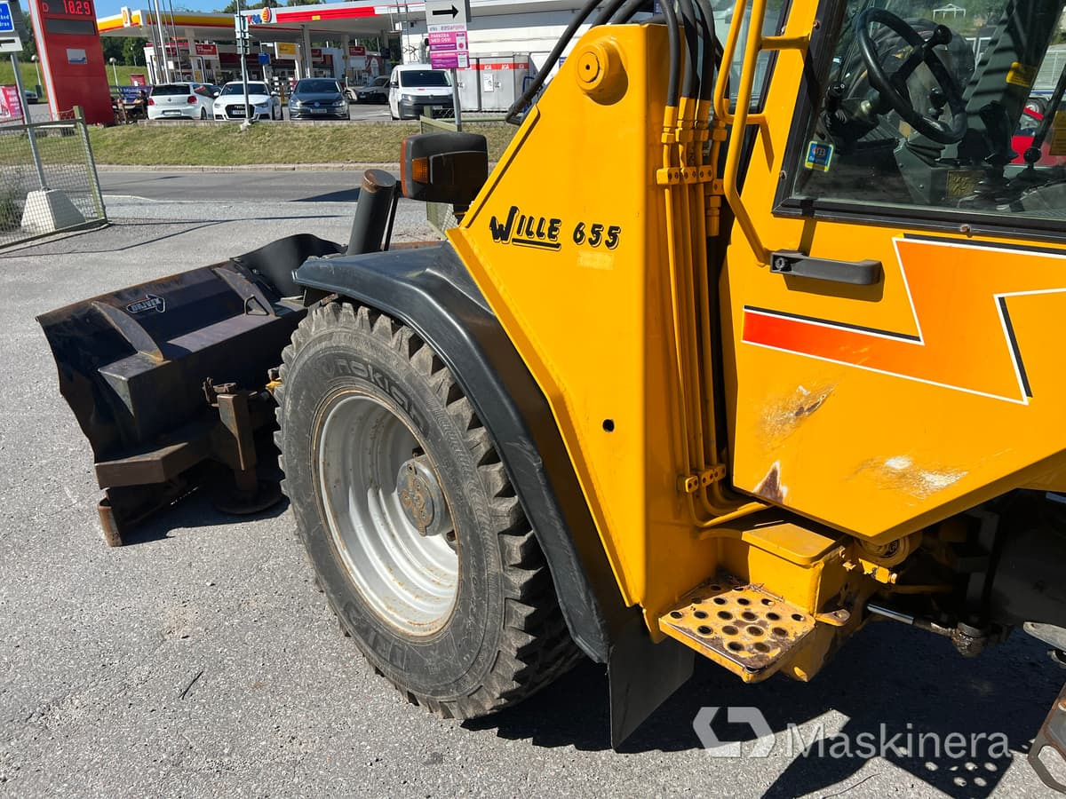 Chargeuse sur pneus Redskapsbärare Wille 655 med vikplog