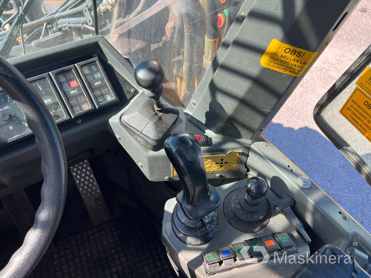 Chargeuse sur pneus Redskapsbärare Wille 655 med vikplog