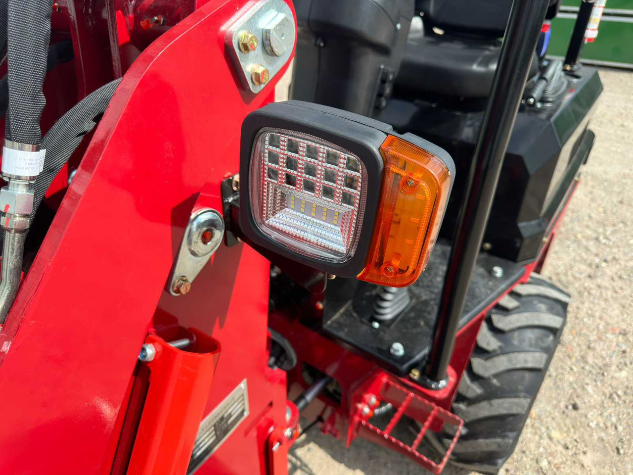 Chargeuse sur pneus Rhino-cross R906