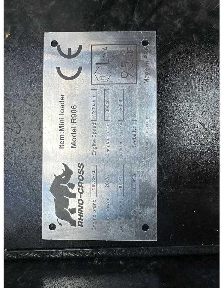 Chargeuse sur pneus Rhino-cross R906