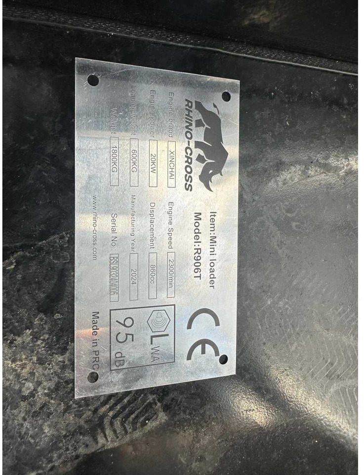 Chargeuse sur pneus Rhino-cross R906T