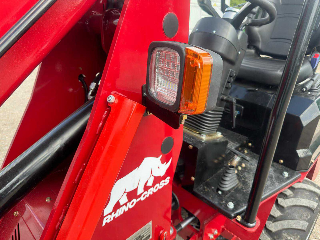 Chargeuse sur pneus Rhino-cross R906T