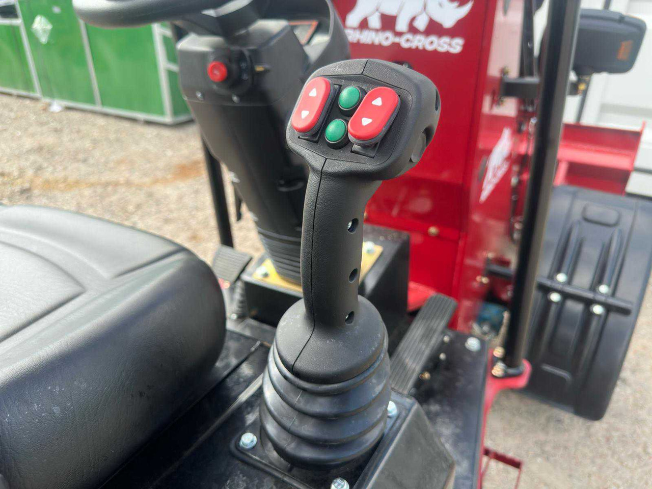 Chargeuse sur pneus Rhino-cross R906T
