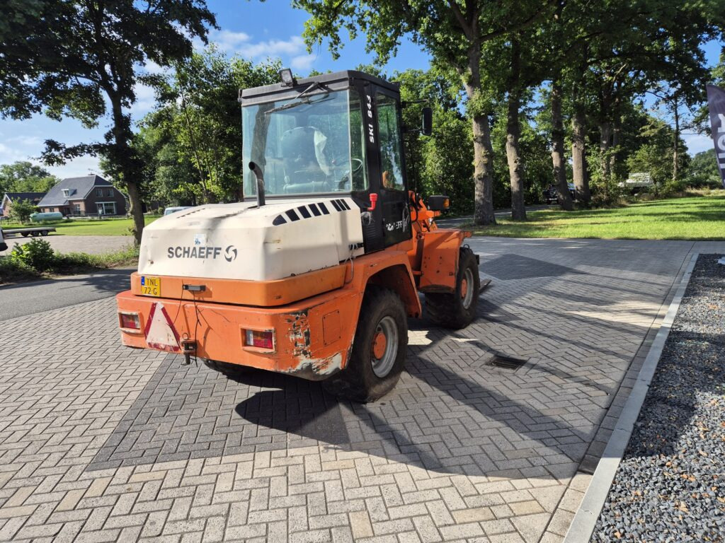 Chargeuse sur pneus SCHAEFF SKL843
