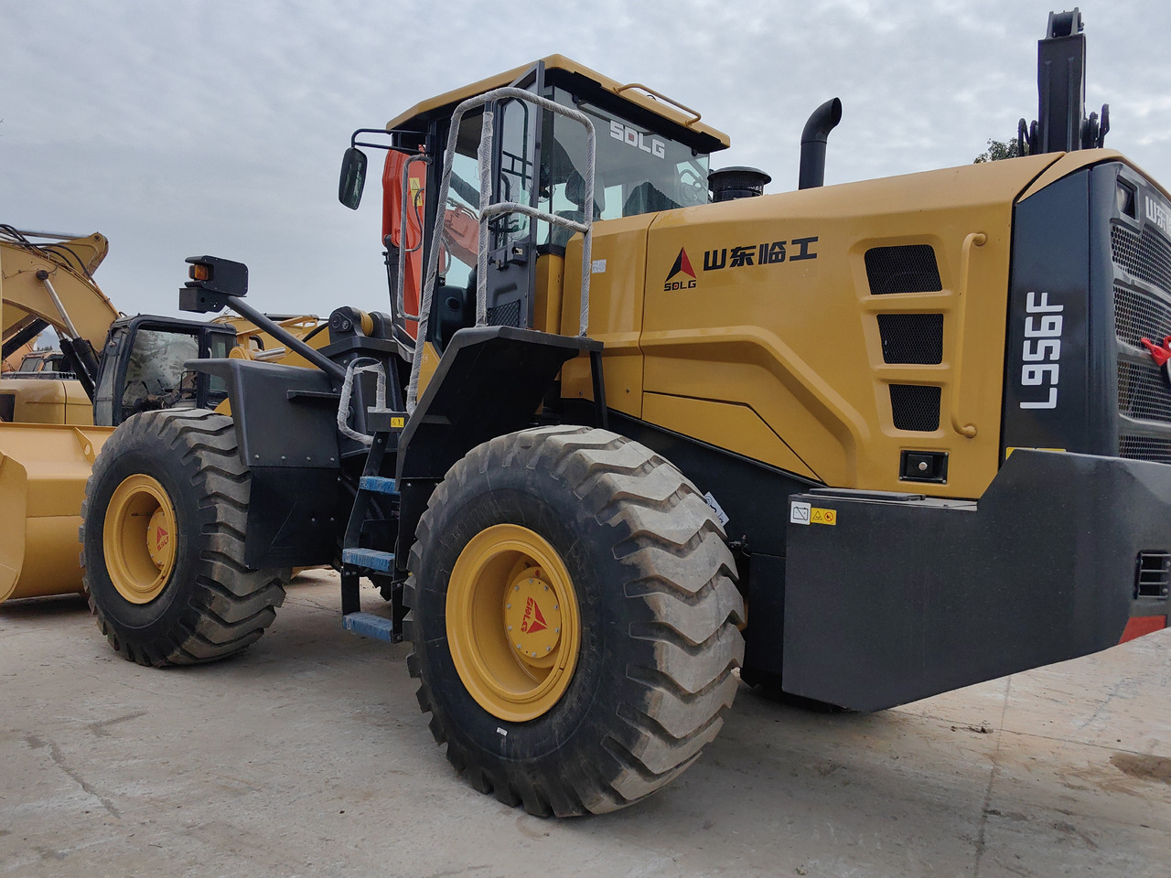 Chargeuse sur pneus SDLG 956F