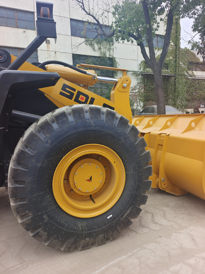 Chargeuse sur pneus SDLG 956L