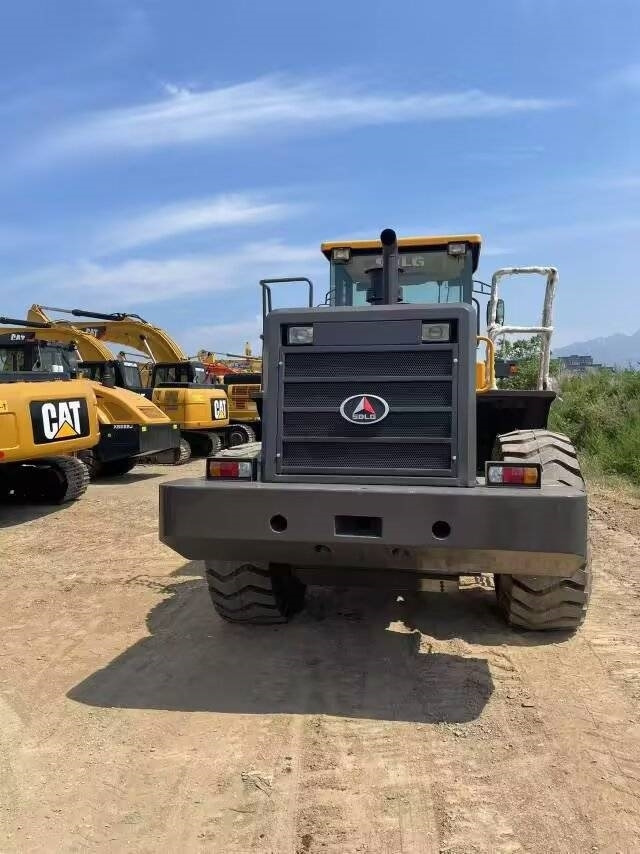 Chargeuse sur pneus SDLG LG 956L