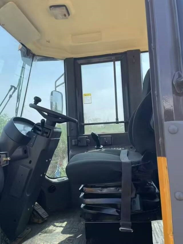 Chargeuse sur pneus SDLG LG 956L