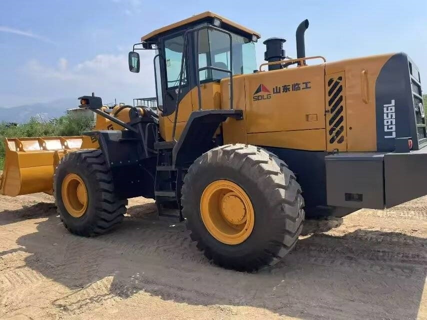 Chargeuse sur pneus SDLG LG 956L