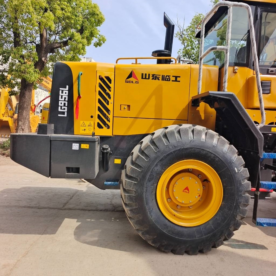 Chargeuse sur pneus SDLG LG 956 L