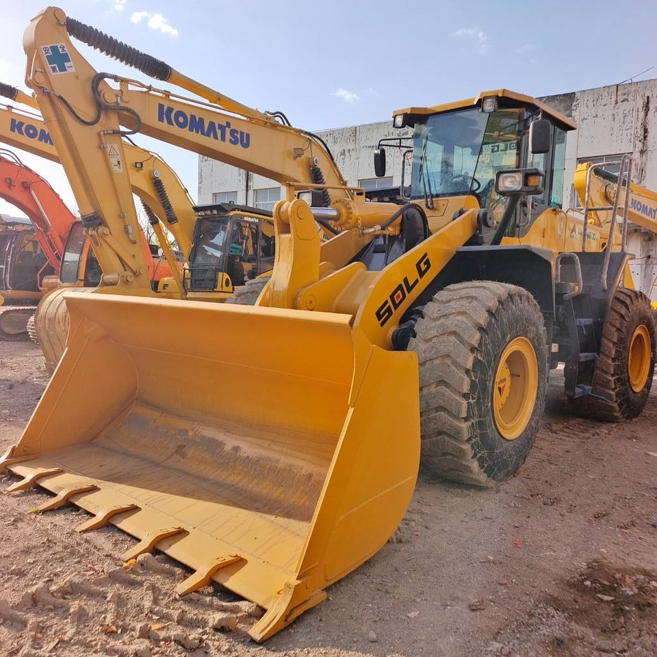 Chargeuse sur pneus SDLG LG 956 L