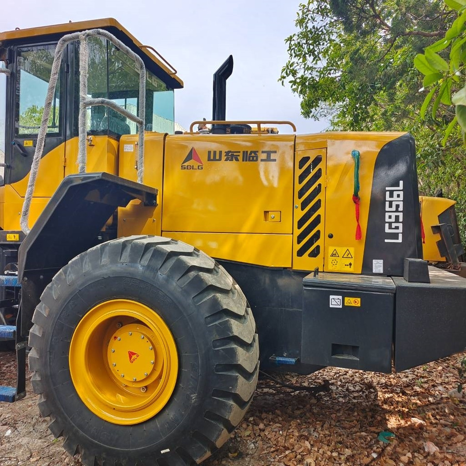 Chargeuse sur pneus SDLG LG 956 L