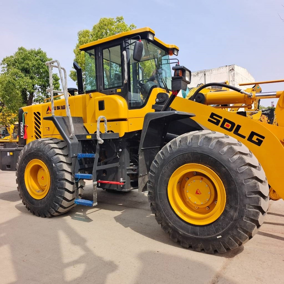 Chargeuse sur pneus SDLG LG 956 L