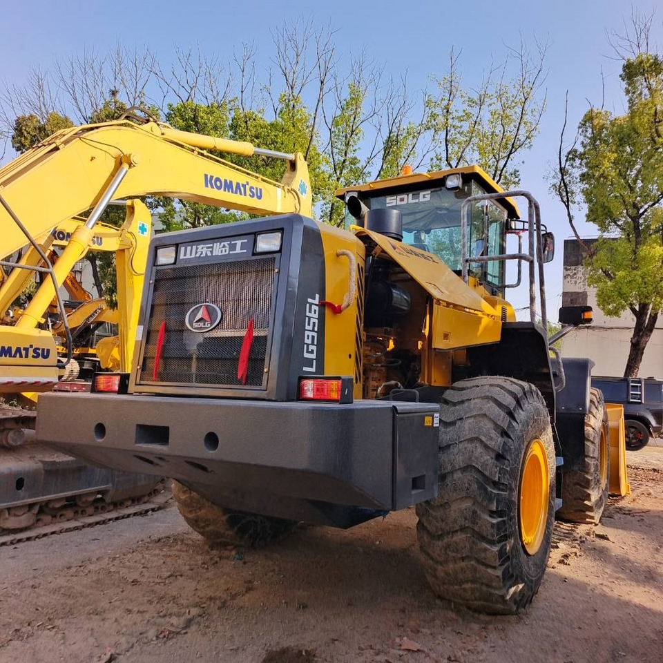 Chargeuse sur pneus SDLG LG 956 L