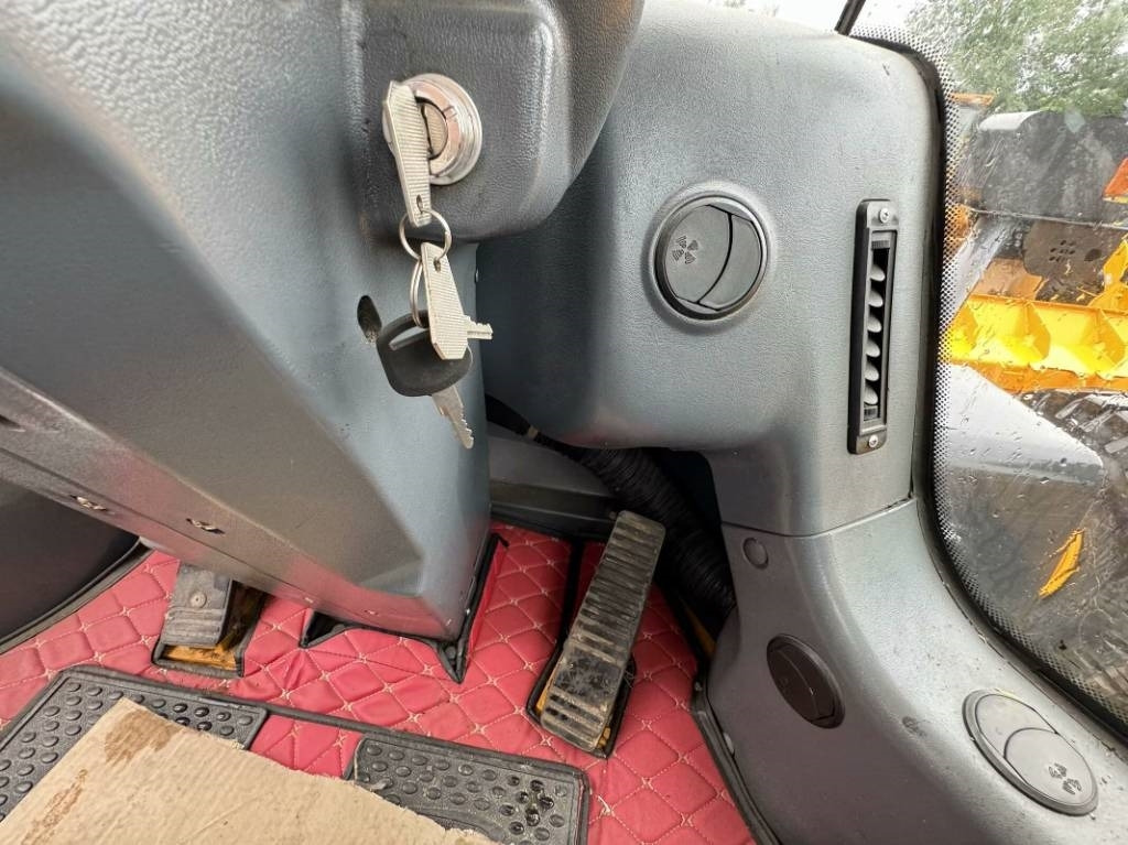 Chargeuse sur pneus SDLG LG 956 L