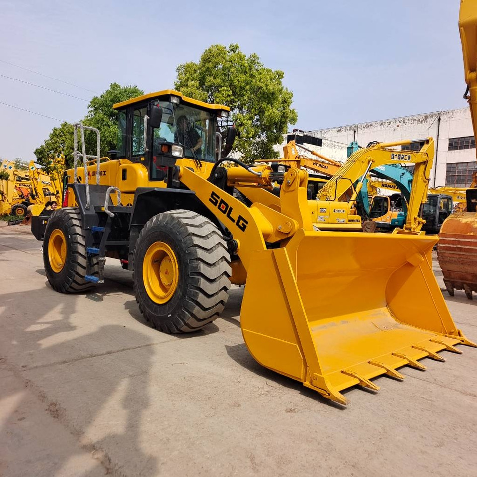 Chargeuse sur pneus SDLG LG 956 L