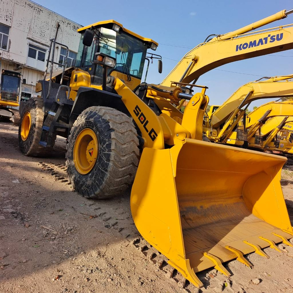 Chargeuse sur pneus SDLG LG 956 L