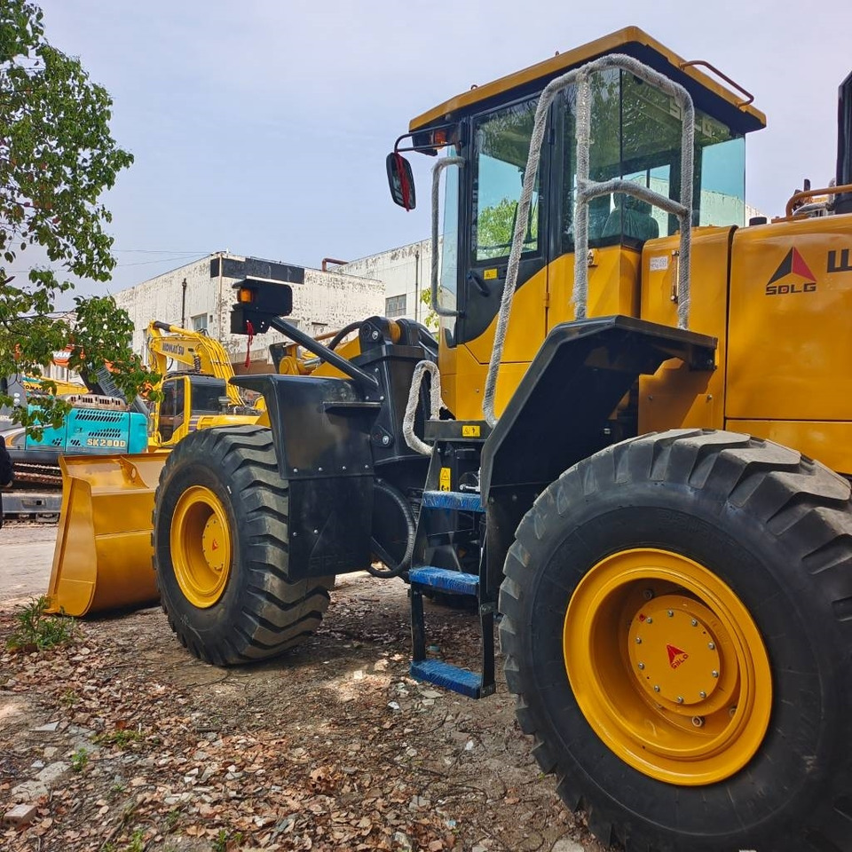 Chargeuse sur pneus SDLG LG 956 L