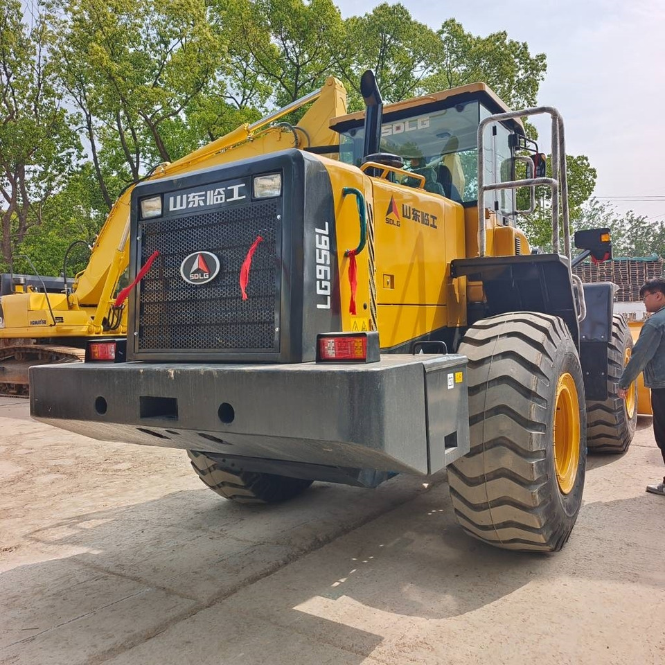 Chargeuse sur pneus SDLG LG 956 L