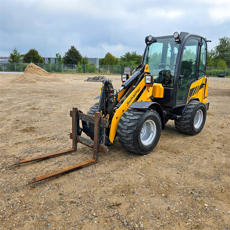 Chargeuse sur pneus Schaeff 2445