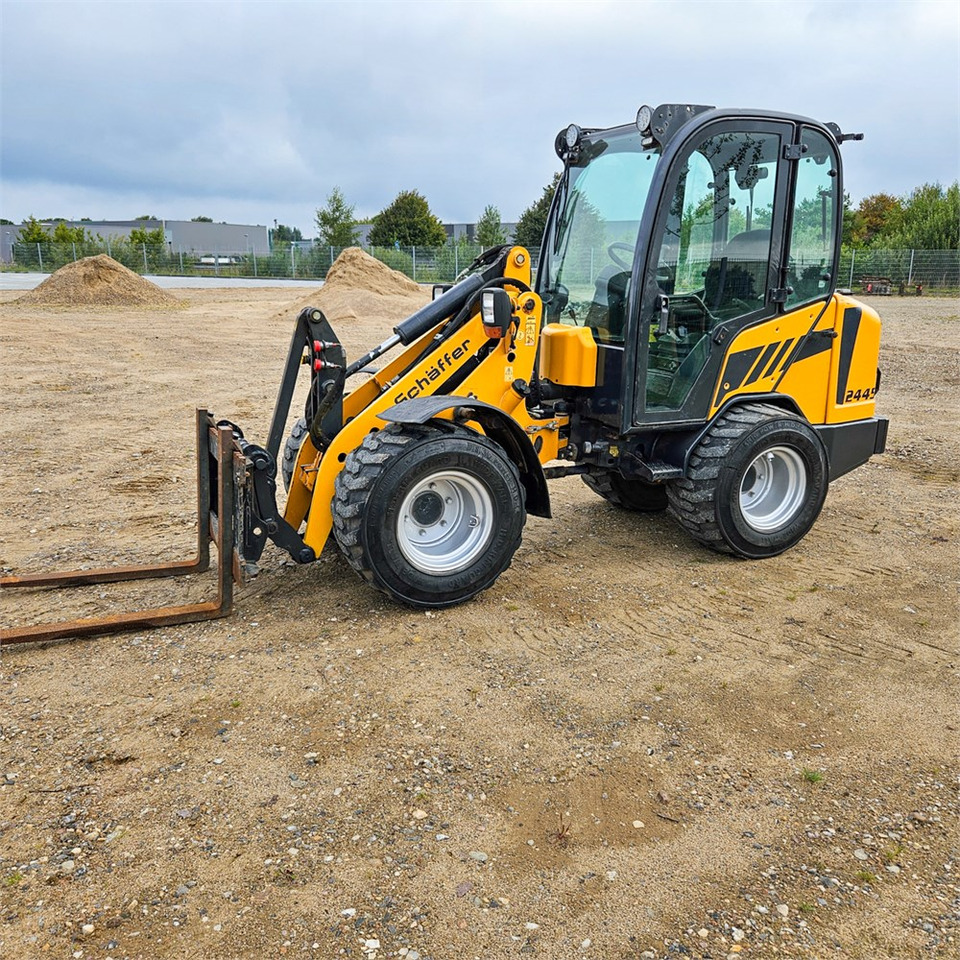 Chargeuse sur pneus Schaeff 2445