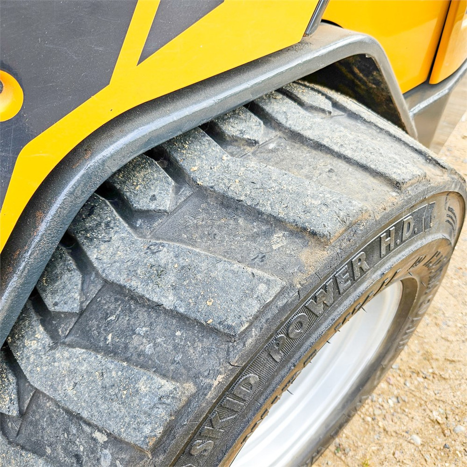 Chargeuse sur pneus Schaeff 2445