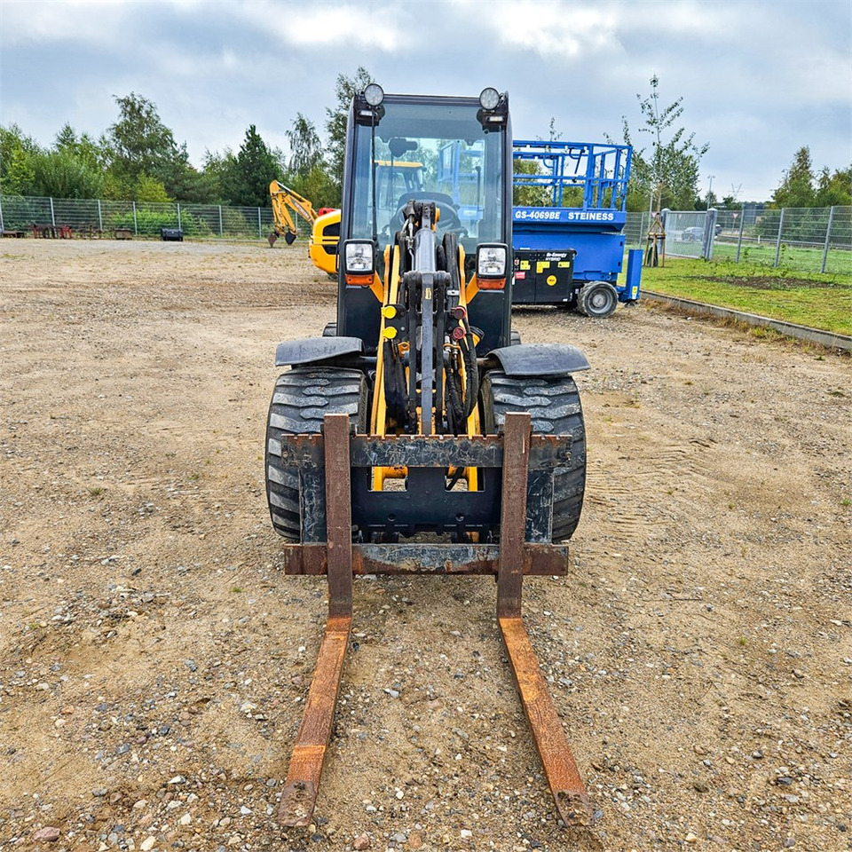 Chargeuse sur pneus Schaeff 2445