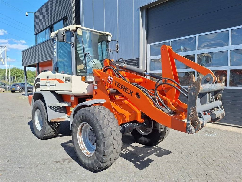 Chargeuse sur pneus Schaeff SKL844