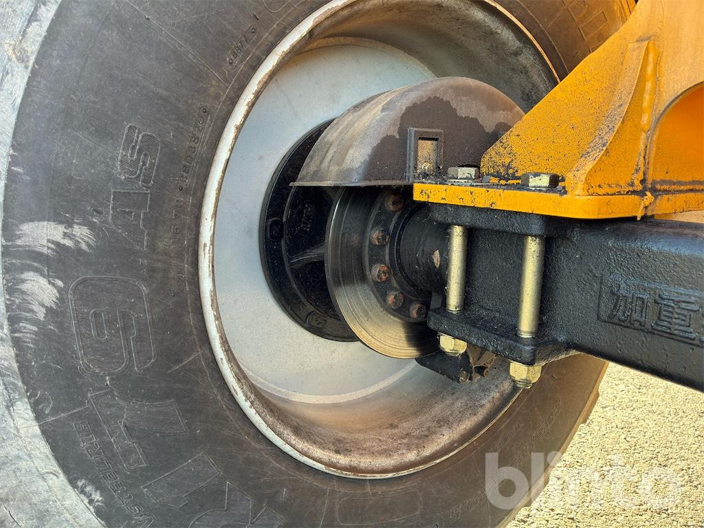 Chargeuse sur pneus Swekip 2050 inklusive långgafflar och planeringsskopa