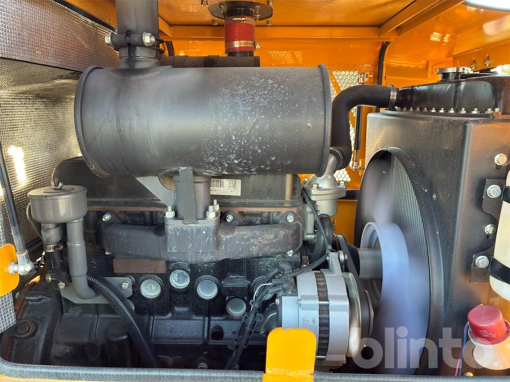 Chargeuse sur pneus Swekip 2050 inklusive långgafflar och planeringsskopa