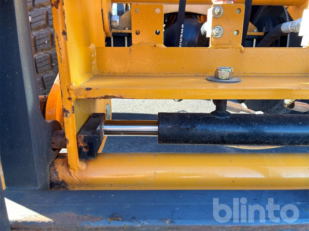 Chargeuse sur pneus Swekip 2050 inklusive långgafflar och planeringsskopa