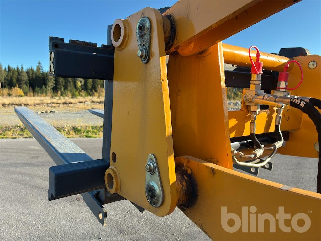 Chargeuse sur pneus Swekip 2050 inklusive långgafflar och planeringsskopa