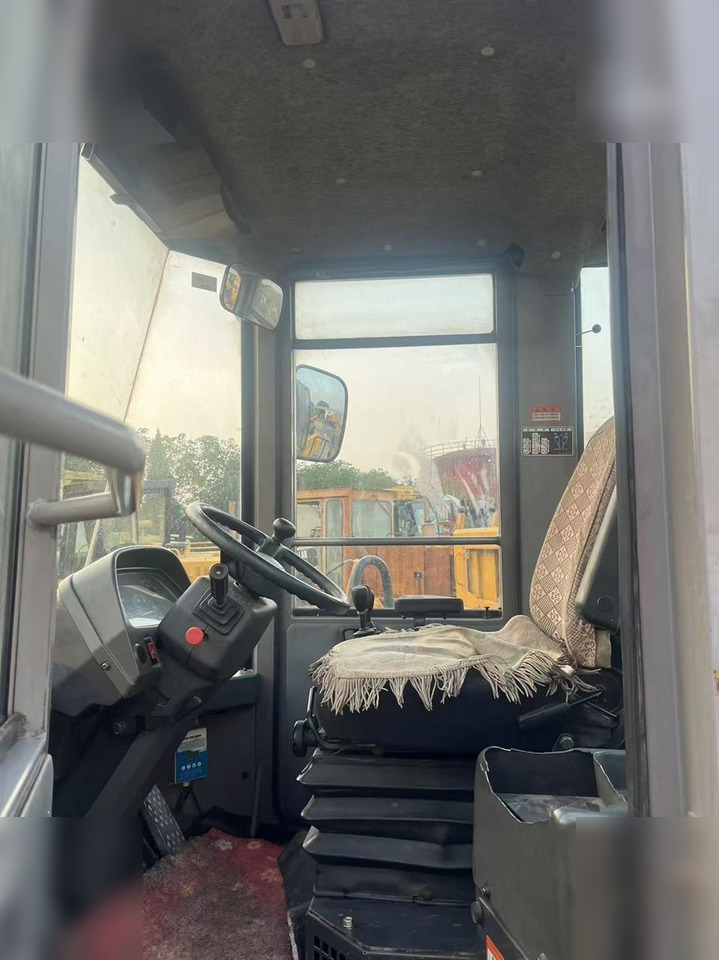 Chargeuse sur pneus TCM L27