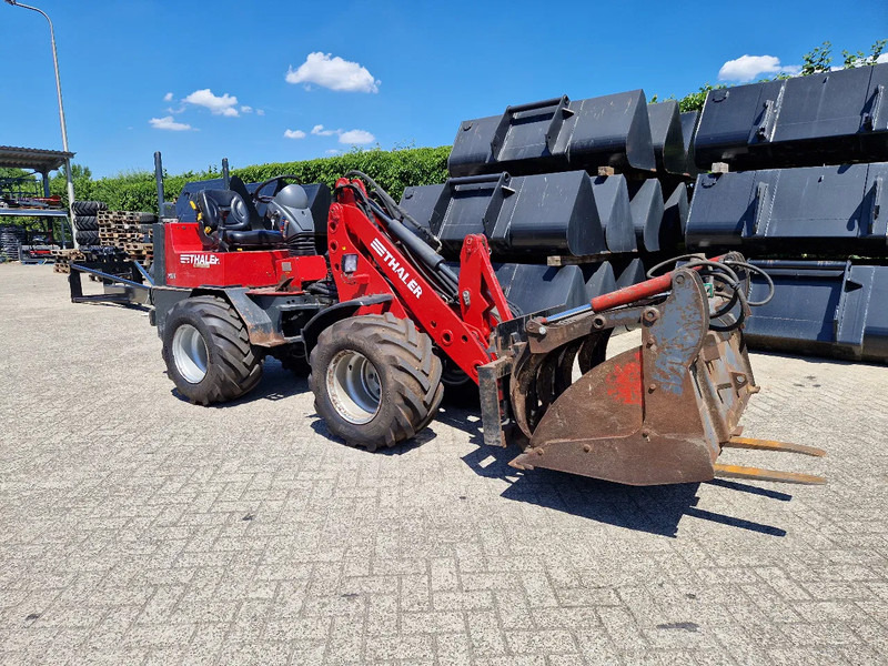 Chargeuse sur pneus THALER 2138/K