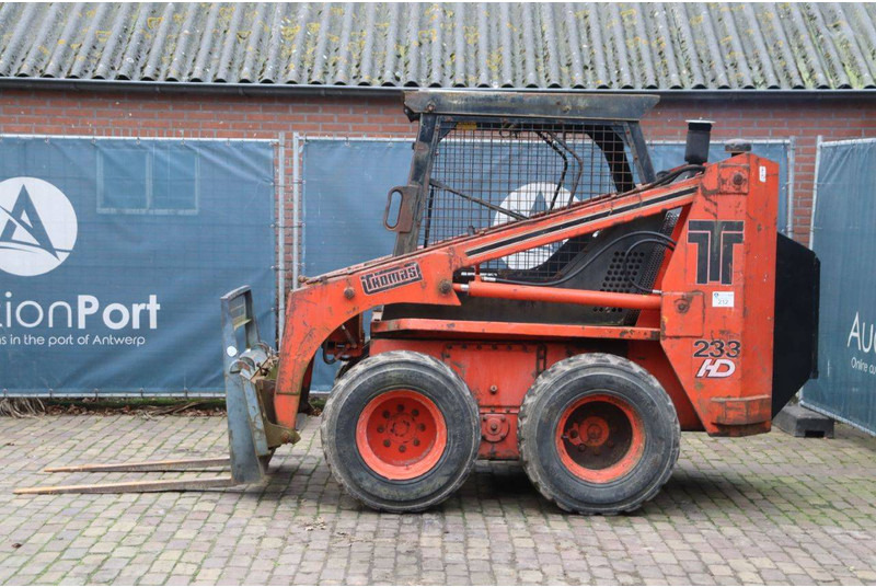 Chargeuse sur pneus Thomas 233 HD