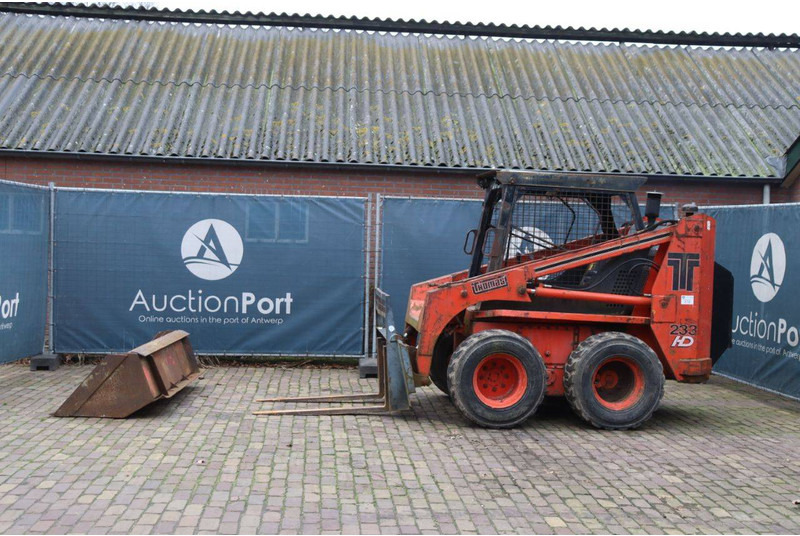 Chargeuse sur pneus Thomas 233 HD