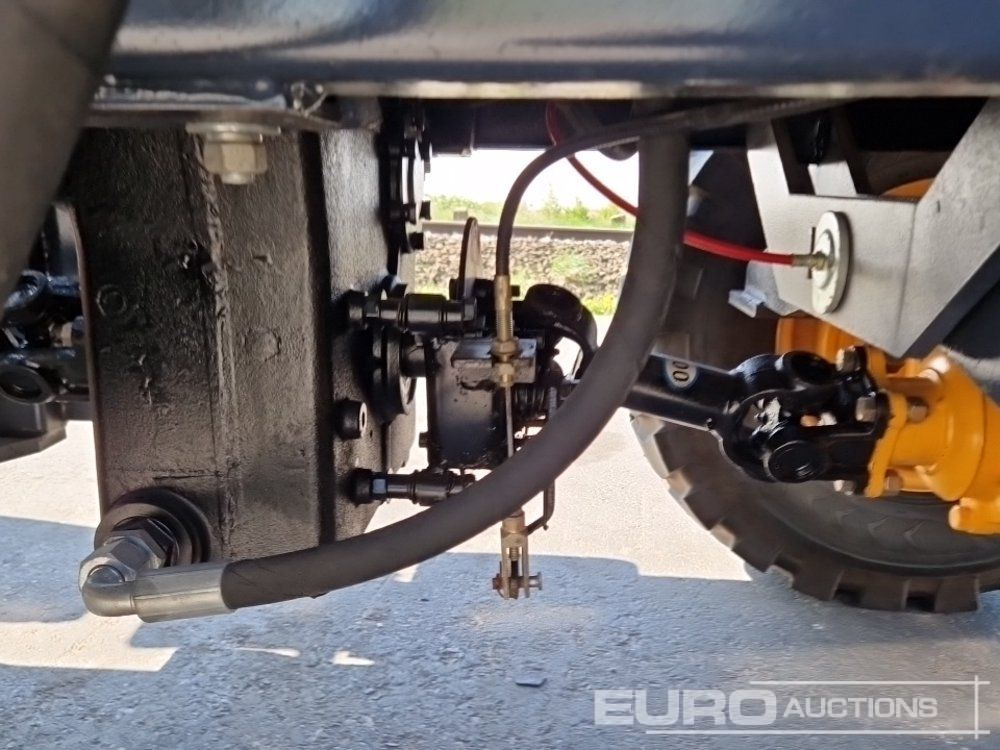 Chargeuse sur pneus Unused Blanche TW36