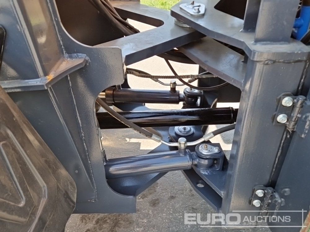 Chargeuse sur pneus Unused Blanche TW36